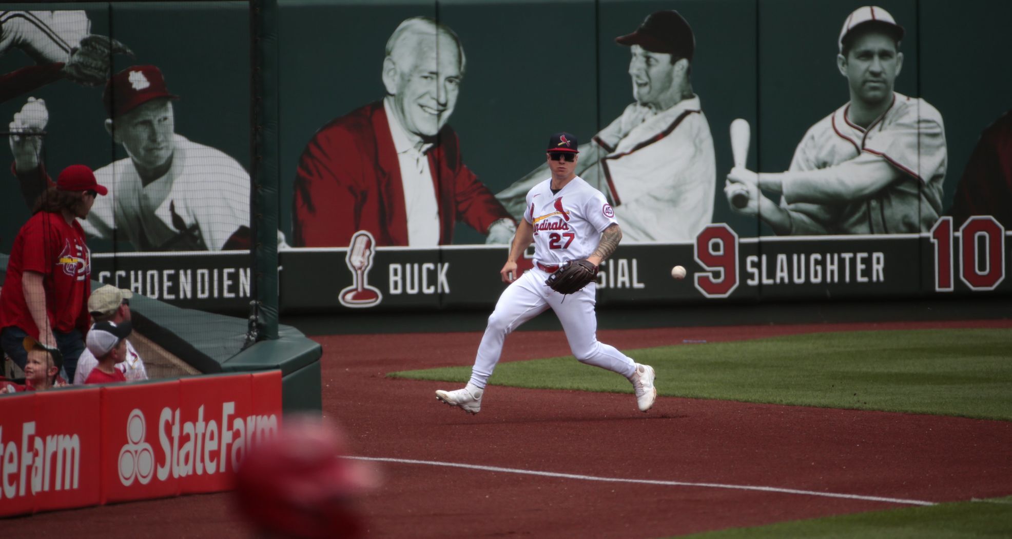 Reds sweep Cardinals 8-7